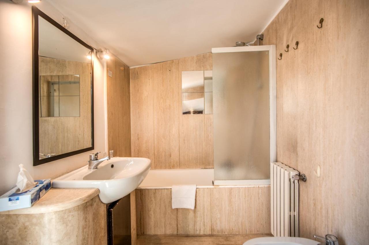 Lovely Attic With Private Terrace By Piazza Navona * Rom